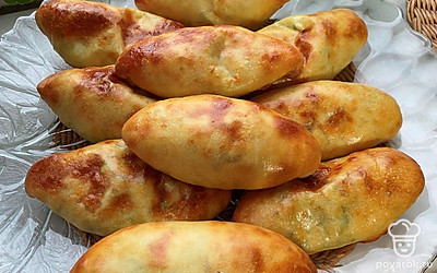 Подавайте со сметаной и ароматным чаем. 