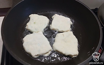 Жарим на подсолнечном масле с каждой стороны.