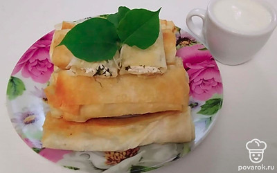 Подавайте пирожки-сигары на красивую тарелку, подайте с чаем или кофе.