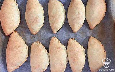 Получаются наши пирожки очень красивыми и вкусными.