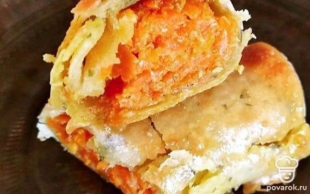 Пирожки из пресного теста с томленой морковью — Рецепт с фото