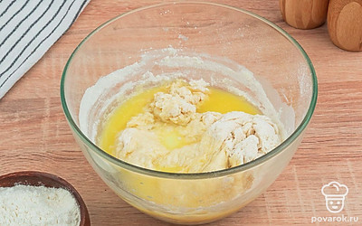 Растопите 50 г сливочного масла.