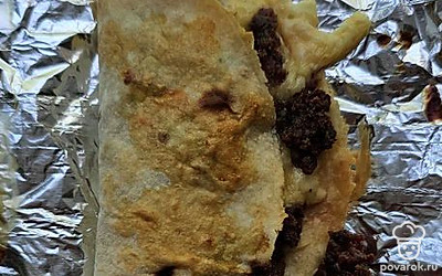 Поставьте в разогретую духовку на 20 минут.