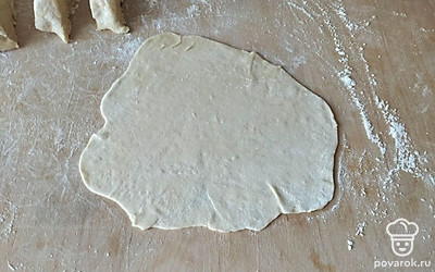 Раскатать очень тонко.