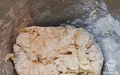 Замесите тесто снова и накройте пленкой.