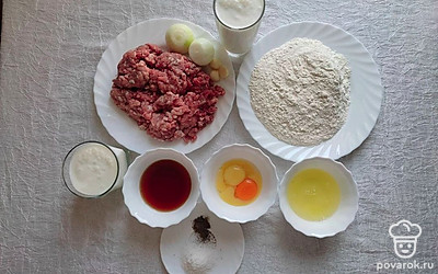 Выставьте все продукты по весу и объему. Муку просейте, чтобы она набралась воздуха. Лук очистите и помойте.