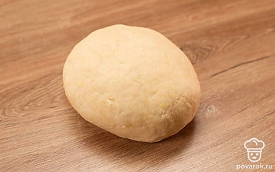 Тесто должно получиться гладким, глянцевым и однородным. Накройте миску с тестом пищевой пленкой и оставьте на 30 минут.