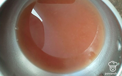 Заварите шиповник (у меня был порошок), добавьте сахар. 