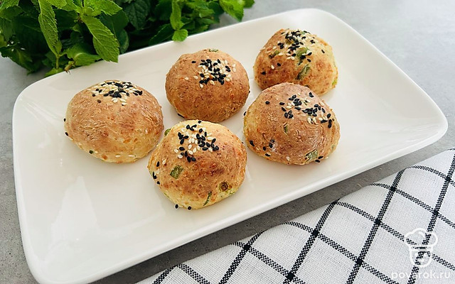 Сырные булочки с луком — Рецепт с фото
