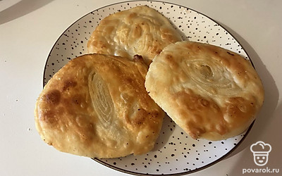 Булочки подавайте к столу с любимыми напитками.