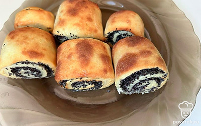 Булочки получаются очень ароматными и нежными. Приятного аппетита. 