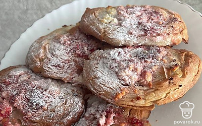 Сверху посыпьте сахарной пудрой.