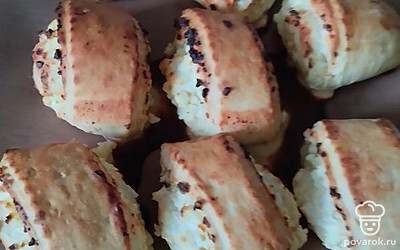 Выпекайте булочки до готовности минут 15-20, ориентируйтесь на свою духовку.