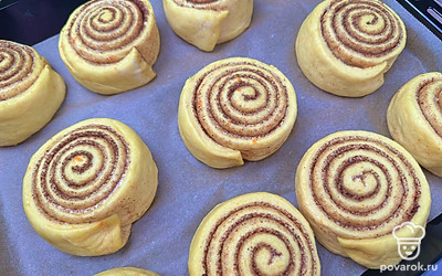 Накройте полотенцем и снова уберите в тепло на 30 минут.