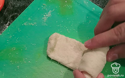 Сверните в рулет.