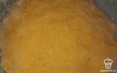 Далее добавляем дрожжи, соль и муку. Хорошо все перемешиваем. Тесто готово. Даем отдохнуть 1 час в тепле.