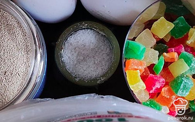 Подготовить все ингредиенты. Муку просеять. 