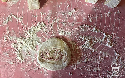 Каждую часть слегка придавите пальцами. 