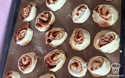 Кусочки выкладываем на противень. Убираем в разогретую до 180 градусов духовку на 30 минут.