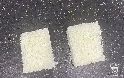 Поджарьте их на сухой сковороде.