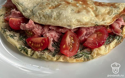 Перед подачей можно посыпать фриттату зеленью или сыром.