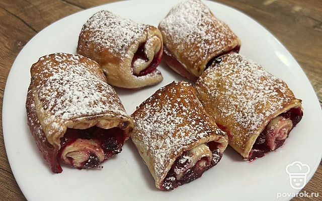 Рулетики с брусникой — Рецепт с фото