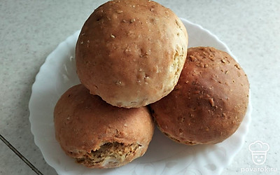 Ароматные булочки перед подачей остужаем. Приятного аппетита!