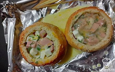 Влить заливку из яиц и молока.