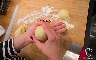 Скатайте 4 шарика.