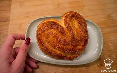 Подавайте в теплом или остывшем виде. Идеально со стаканом молока!