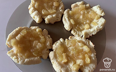 Подавайте к столу в горячем виде, с чаем.