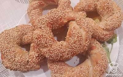 Подавать оставшими к чаю или к кофе. 