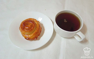 Подавайте булочки с молоком или какао. Они очень вкусные горячими. Приятного аппетита!