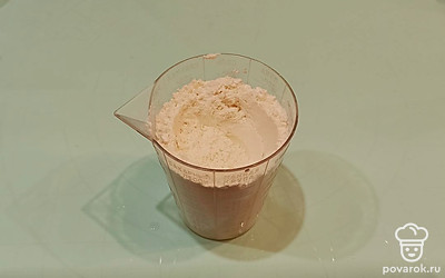 Муку смешиваем с разрыхлителем.