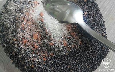Смешиваем сахар, корицу и мак (на свой вкус, можно убрать какой-либо ингрдиент). 