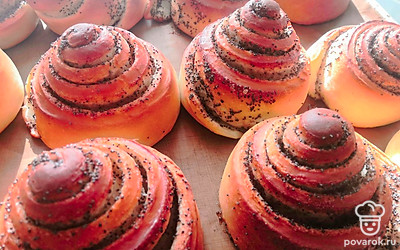 Отправляем в разогретую духовку при температуре 180 градусов, минут на 15-20. Смотрите по своей духовке.