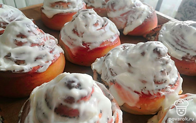 Горячие булочки смазываем сыром. Приятного аппетита!