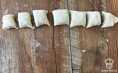 Разрежьте на кусочки диаметром 3-4 сантиметра.