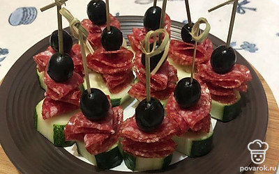 Получаем тарелку вкусных канапе.