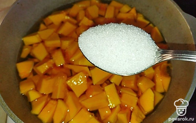 Всыпать сахар. 