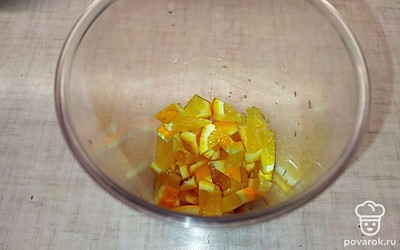 Пока варится тыква, пробить блендером апельсин. 