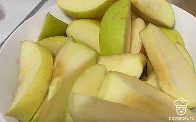 Крупные кусочки необходимо разрезать.