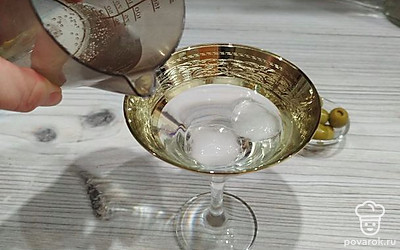 Добавляем минеральную воду.