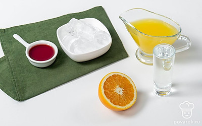 Отмерьте нужное количество всех ингредиентов. Подготовьте высокий красивый бокал для подачи коктейля.