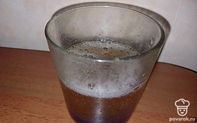 Пиво охладить 20 миунт, налить половину бокала.