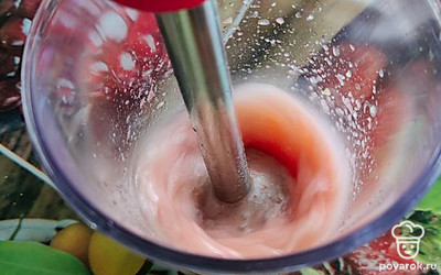 Пробейте блендером до однородной консистенции. 