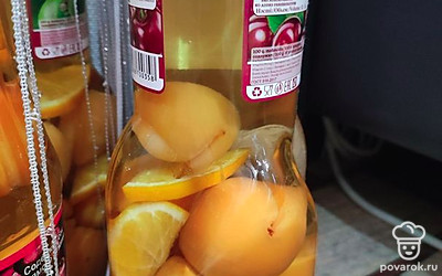 Компот, конечно, можно уже пить сразу, но лучше оставить на зиму, чтобы почувствовать вкус лета. Хранить можно в прохладном месте. 