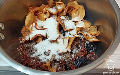 Засыпаем все сахаром. 