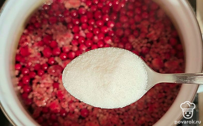 Всыпать сахар. 