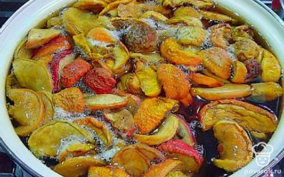 Залейте снова водой и поставьте кастрюлю на газ.